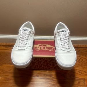 Vans all white (Men’s size-9)